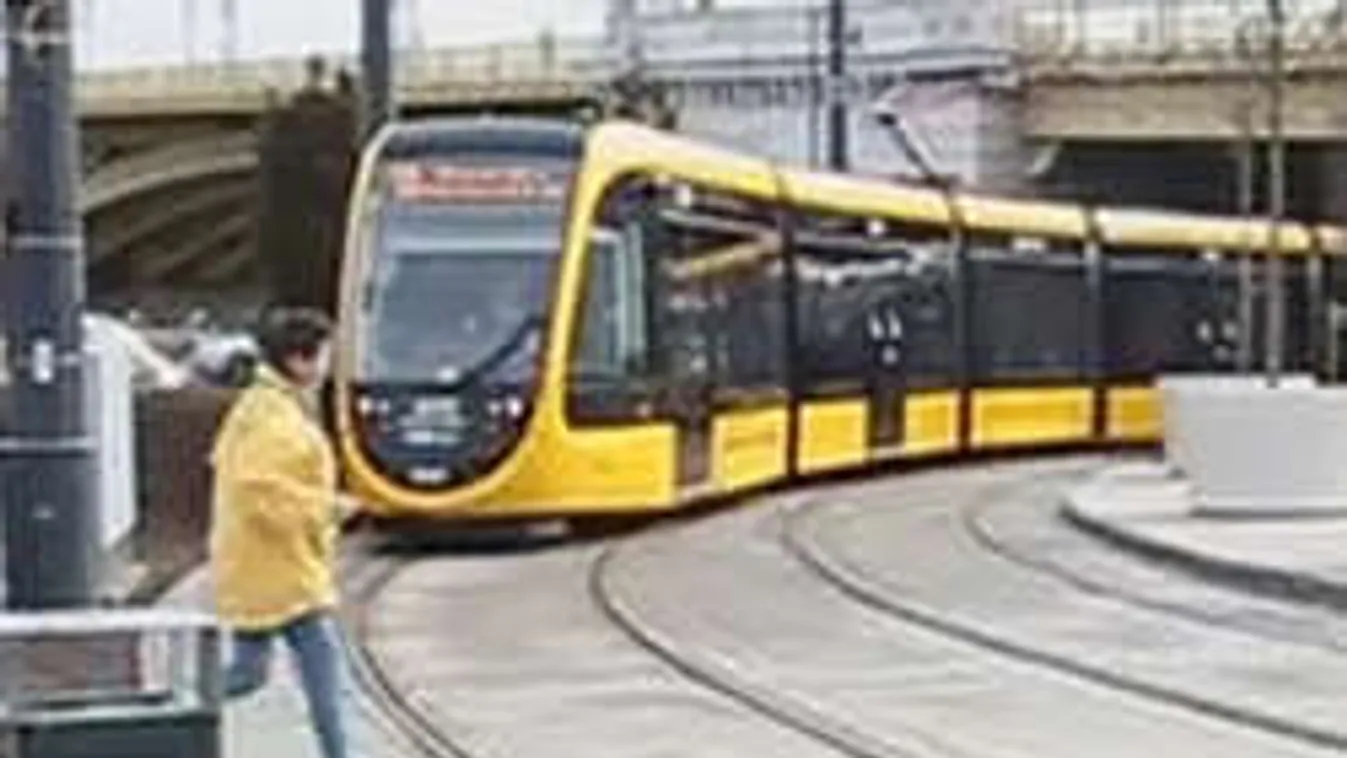 Ezért balesetveszélyes a fonódó villamos a Margit-hídnál!