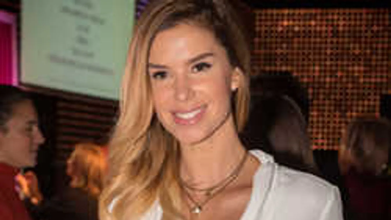 Kórházi fotó, ultrahangon járt Dukai Regina