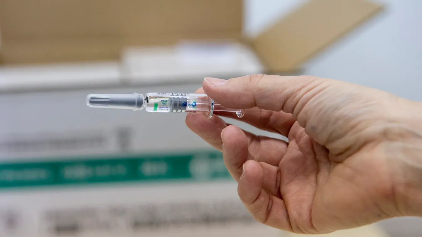 SMS-ben kapnak behívót hétvégére a 60 év alatti krónikus betegek kórházi oltópontos oltásra