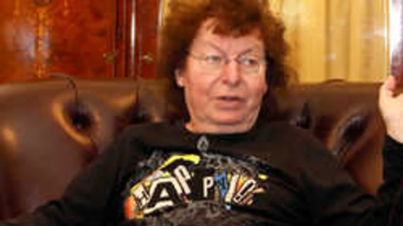 Demjén Ferenc egyre jobban van, már sétál a kórház folyosóján