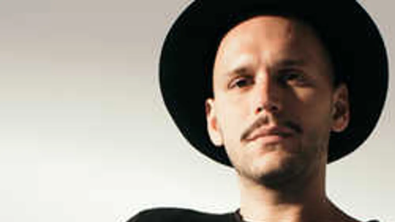 Klippremier: ironikus önarckép Zanzinger új videójában!