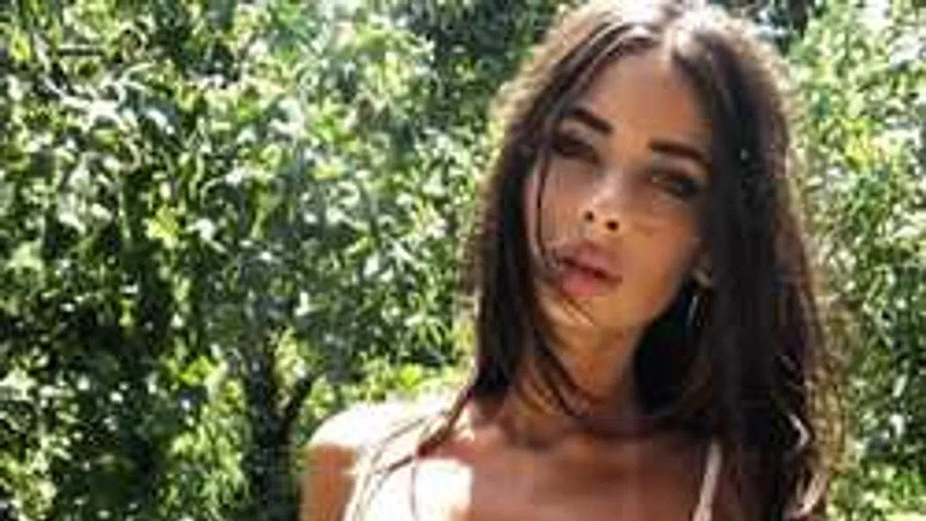 A fél belváros ráláthatott az ablakában pucérkodó formás lányra!