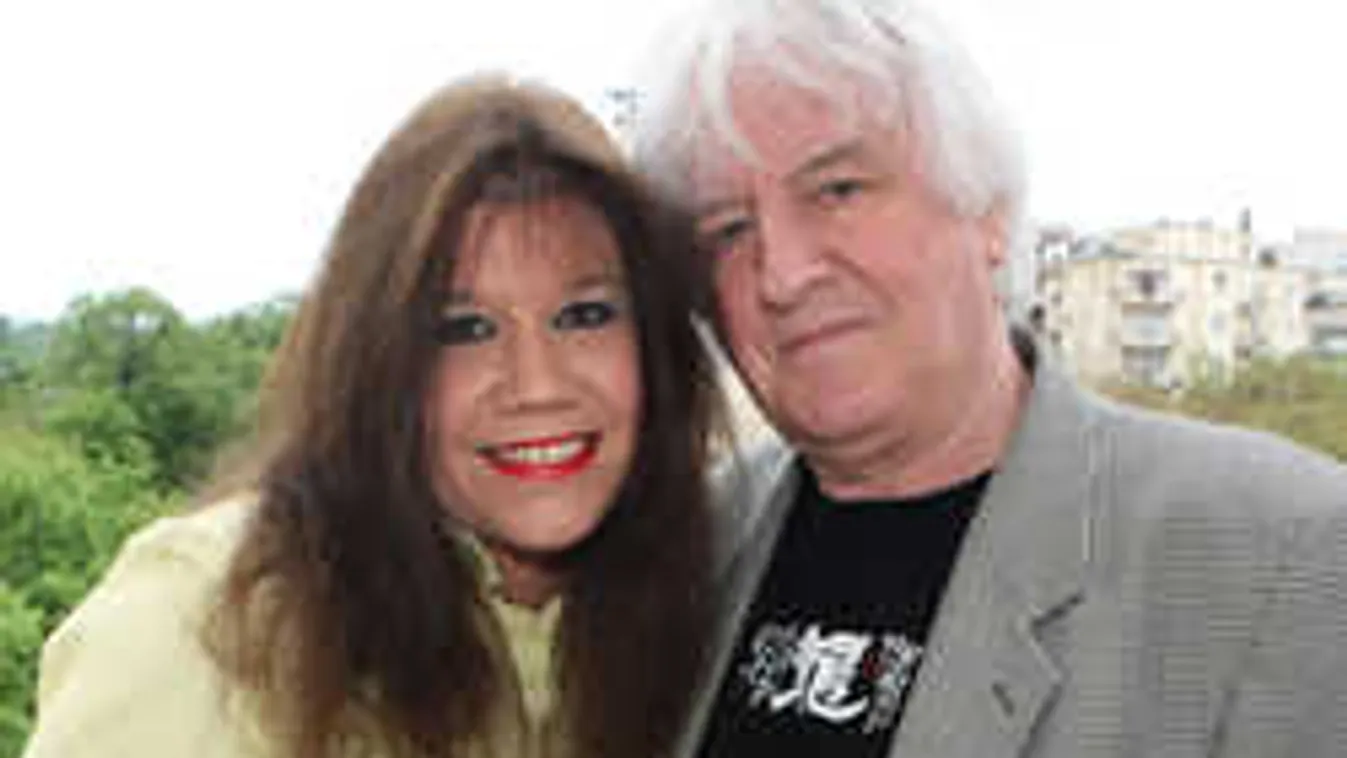 Drámai vallomás, így próbálja leküzdeni a gyászt Tahi Tóth özvegye