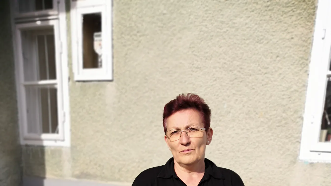 Egymilliót követelnek Erzsébettől fia hamvaiért