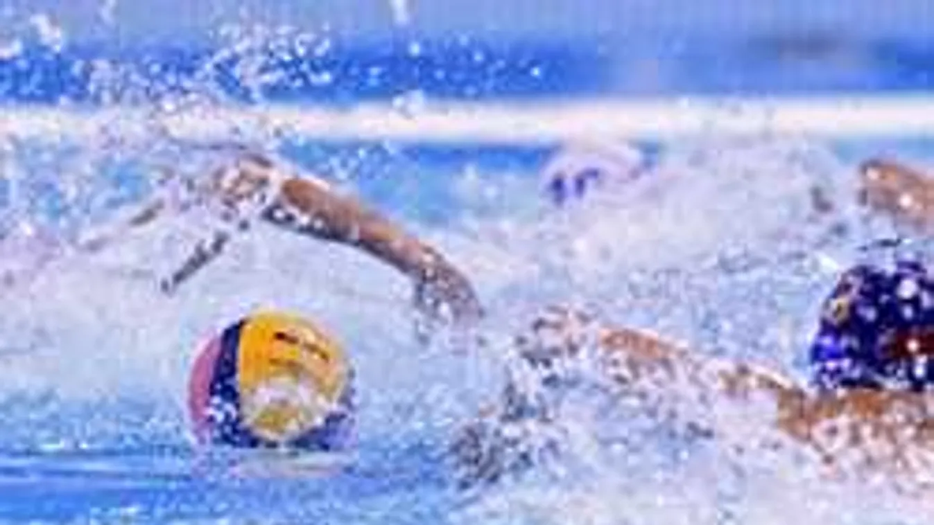 Vasrudakkal támadták meg a pólósokat, az egyikük a tengerbe ugrott