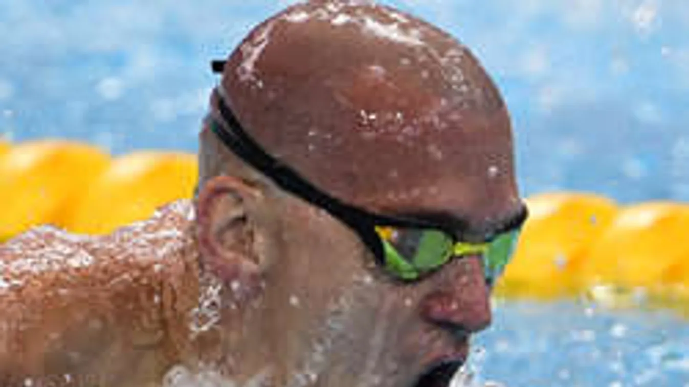 Cseh Laci aranyálmát készül szétzúzni az úszóterminátor