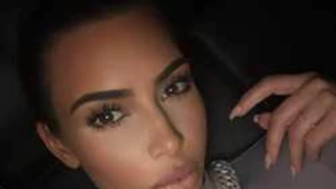 Kim Kardashian új szintre helyezte a villantást