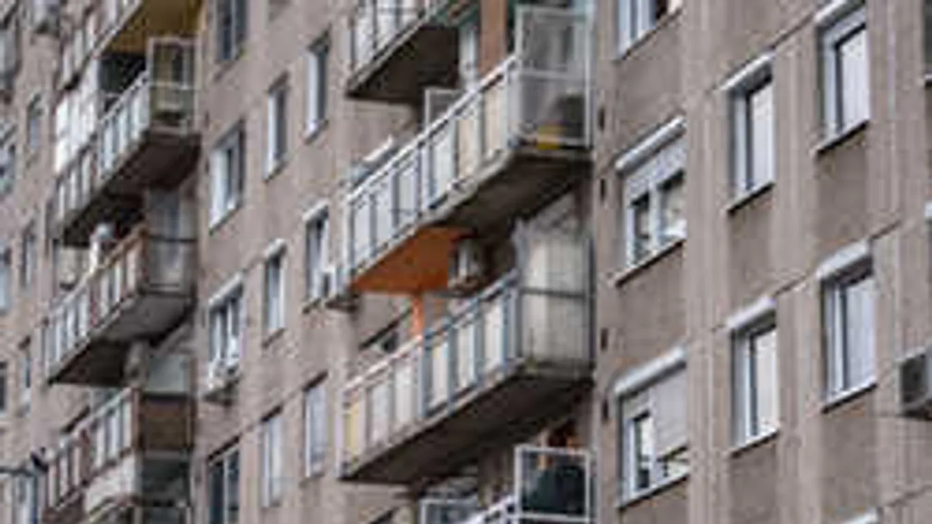 Tragédia történt vasárnap a dévai lakótelepen: kizuhant egy kislány a nyolcadikról