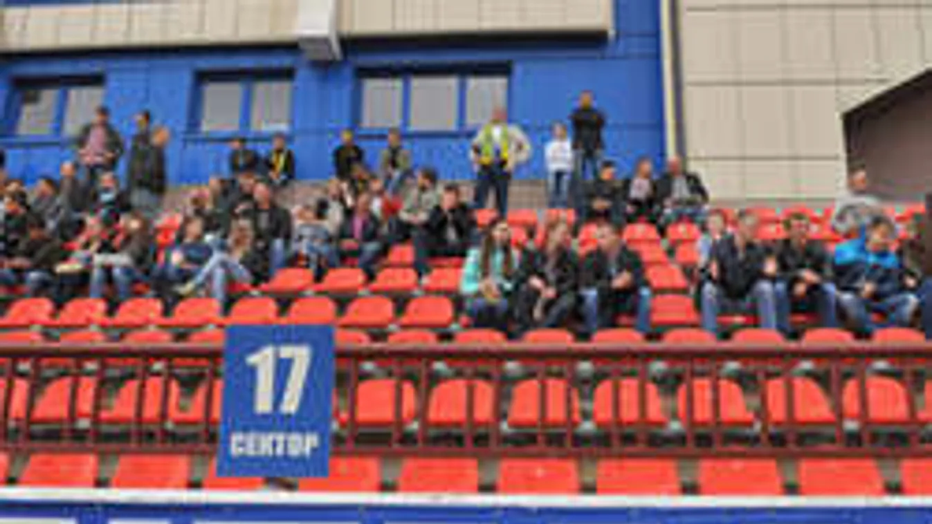 Micsoda lánykérés! Gólöröm közben kérte meg barátnője kezét a focista - videó