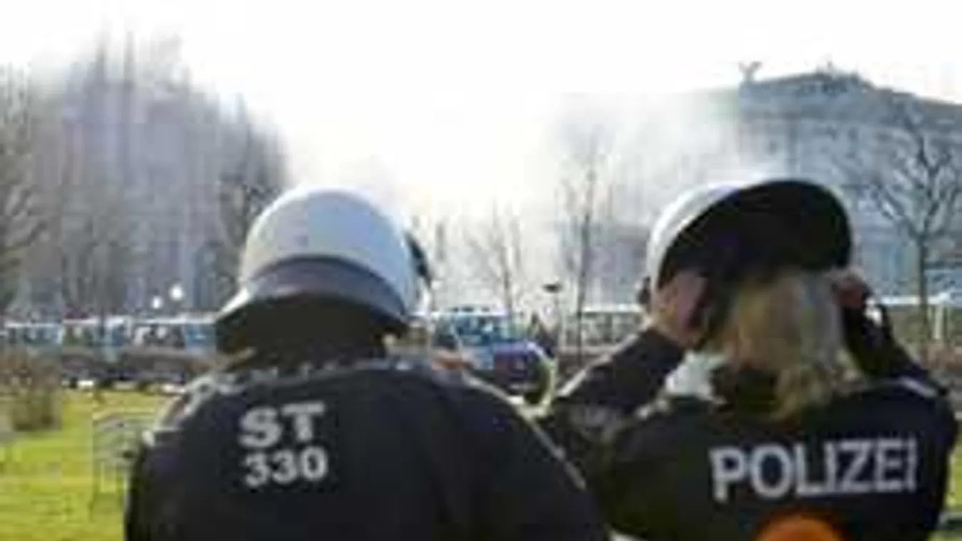 Horror, mire vették rá a kiskorú migránsokat a szomszédban