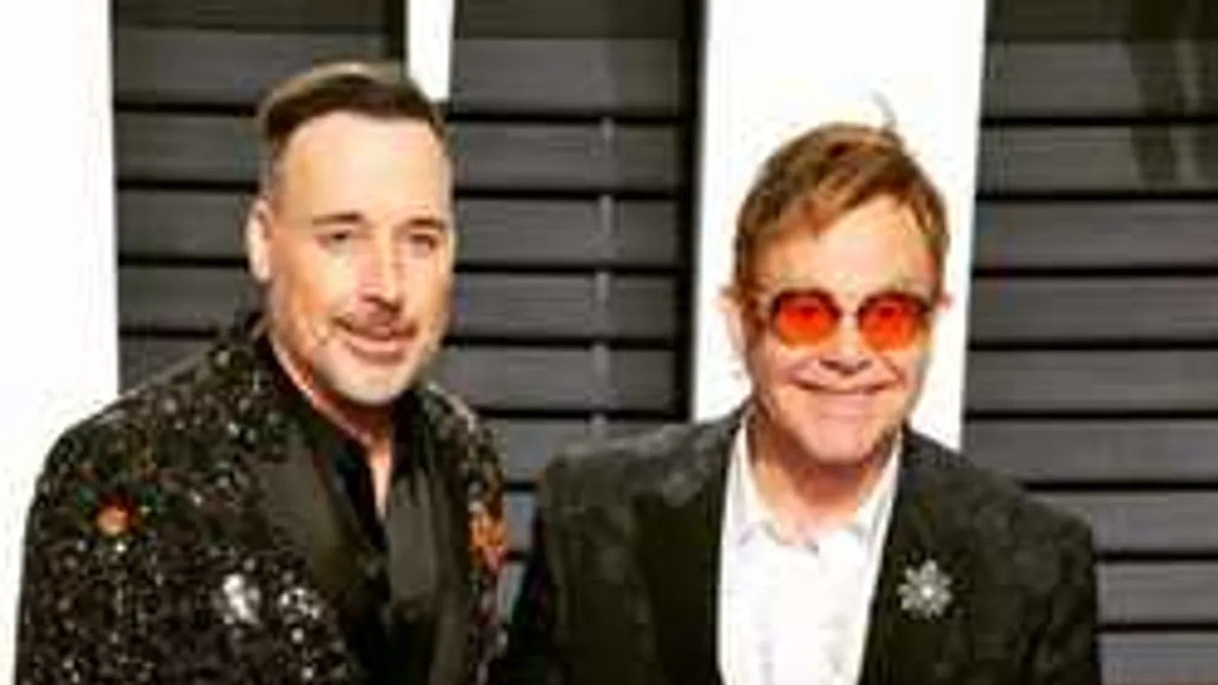 Botrány Elton John koncertjén, a közönség elképedve bámult