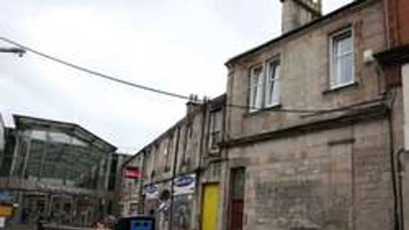 Lépcsőházban szexelt a begerjedt pár - rendőrt hívtak a szomszédok