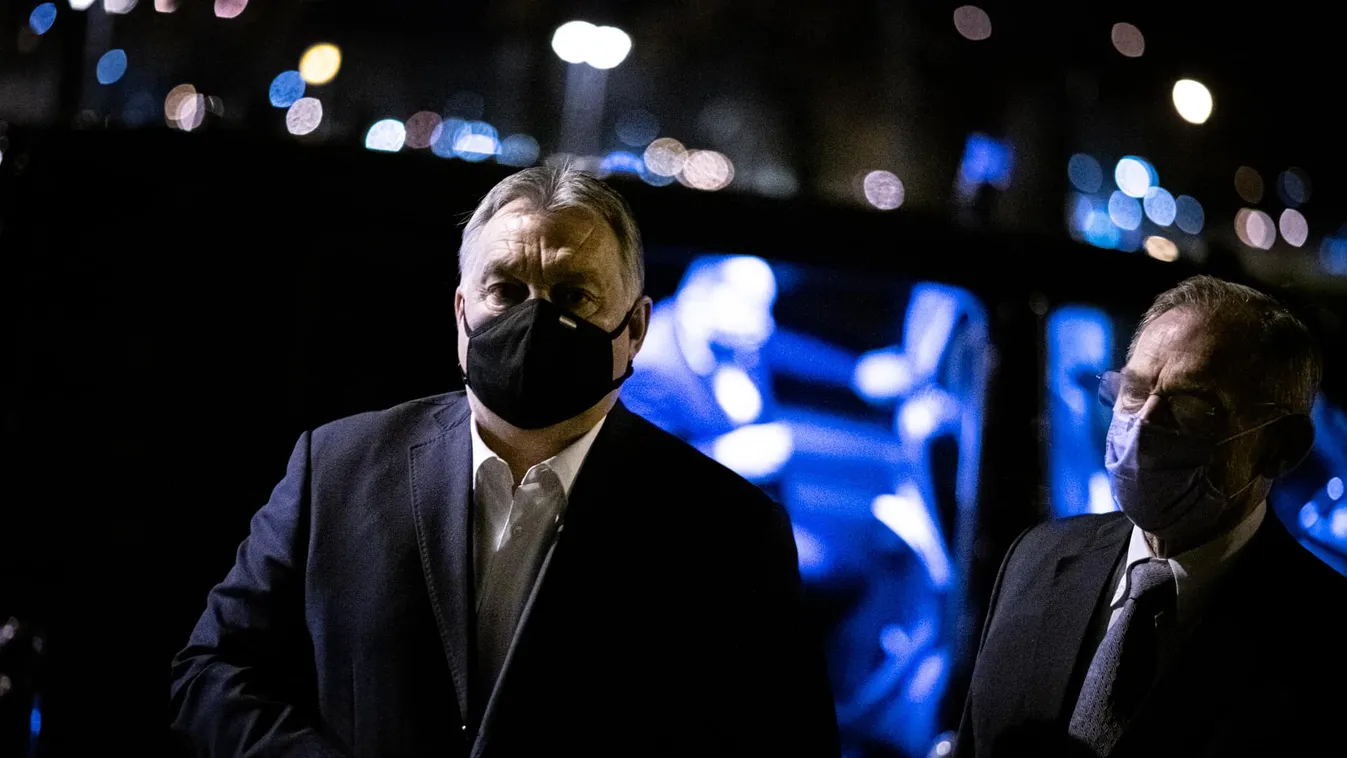 Orbán Viktor hajnalban érkezett az ülésre