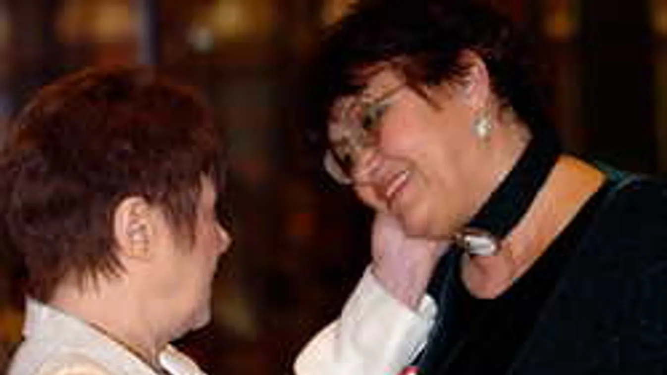 Árulkodó fotó: így üdvözölte egymást Pécsi Ildikó és Csűrös Karola!