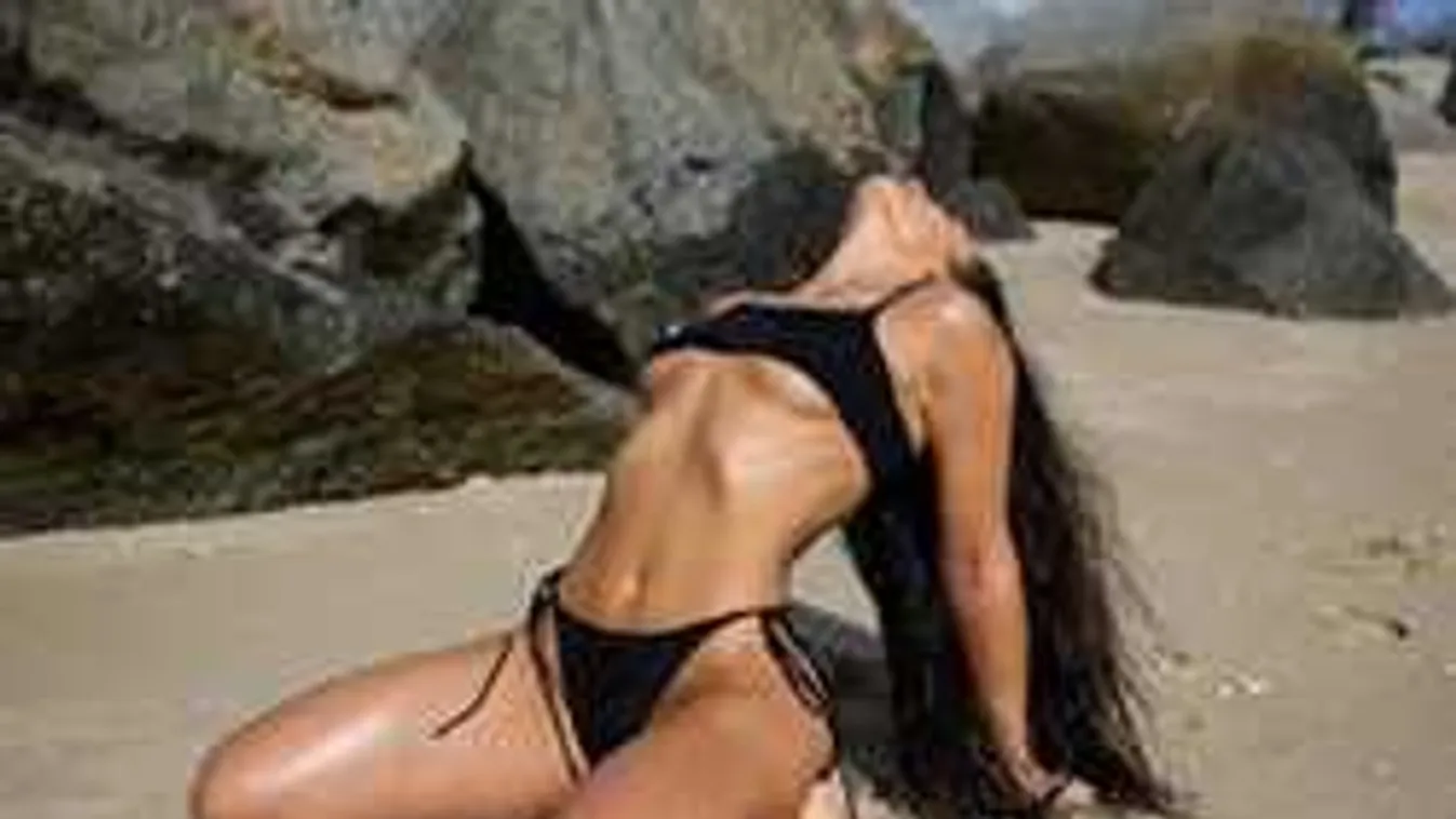 Lefotózták a ruha nélkül napozó fiatal lányokat a strandon!