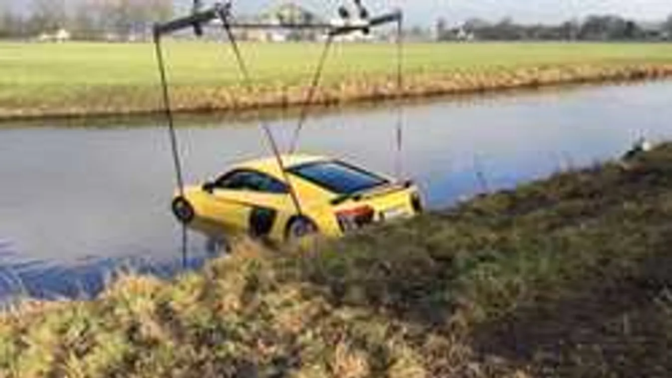 Pórul járt sofőr: drága sportkocsiját a folyóból halászták ki - videó