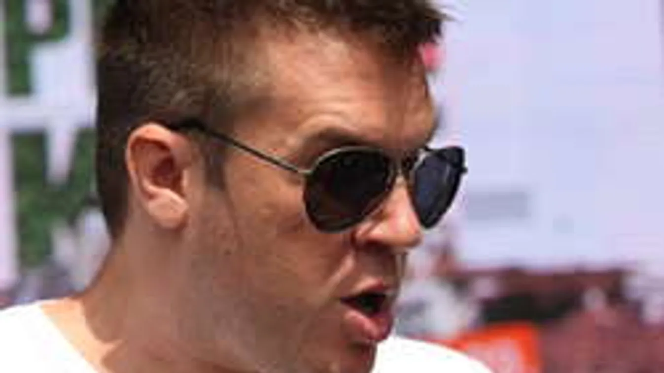 Kasza Tibi dalban szólt be Sebestyén Balázsnak