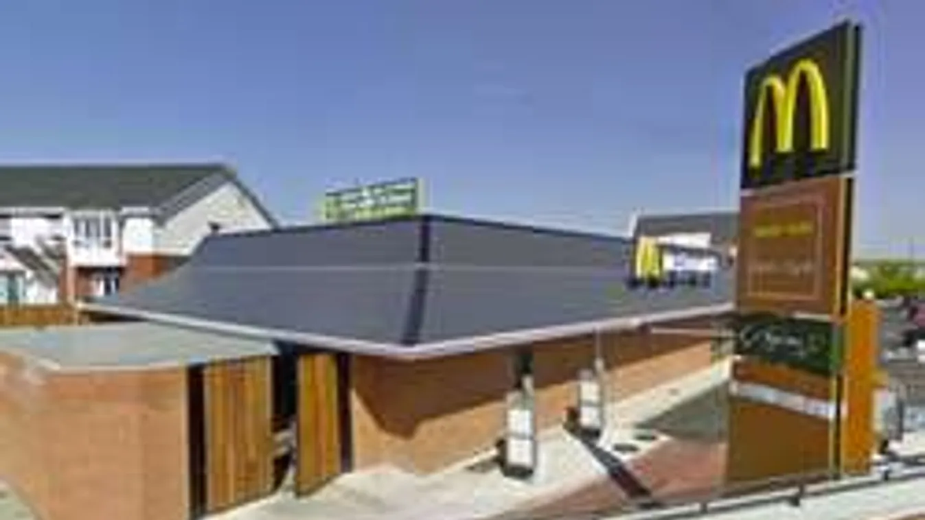 Beugrott a Mekibe kajáért, majd előkapta a cerkáját...