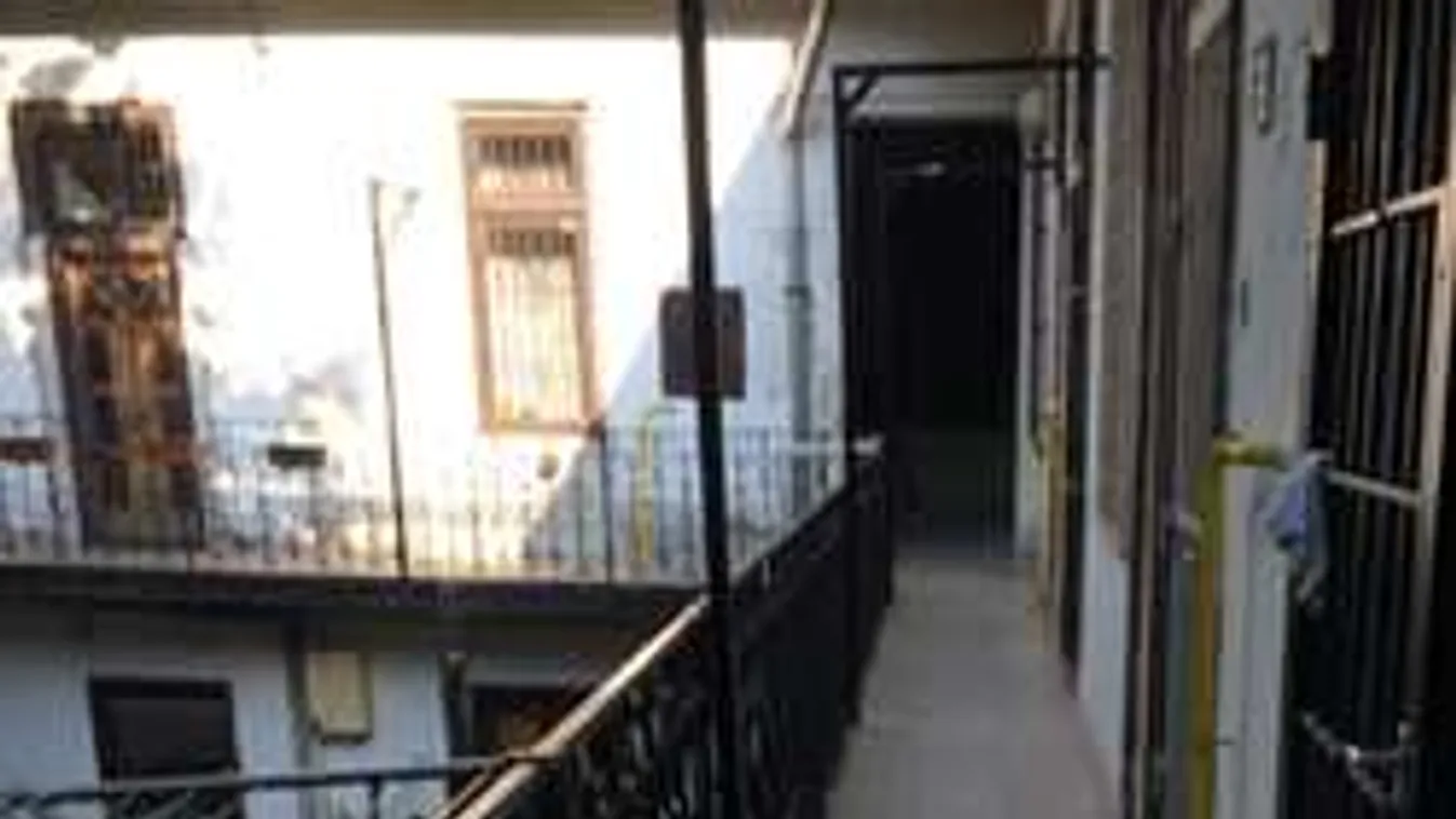 Édesanyjával közös lakásban erőszakolhatta meg a fiúkat a csepeli tanár