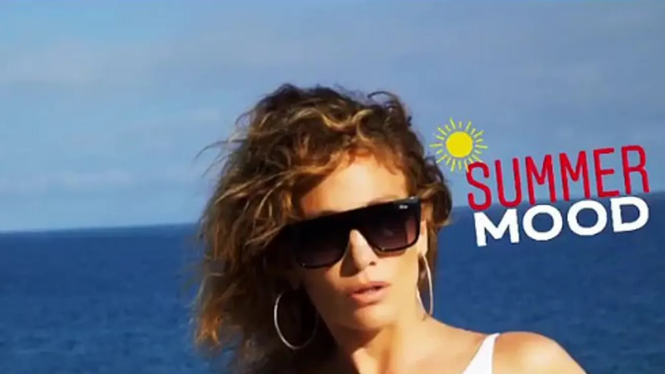 Jennifer Lopez megmutatta szexi melleit