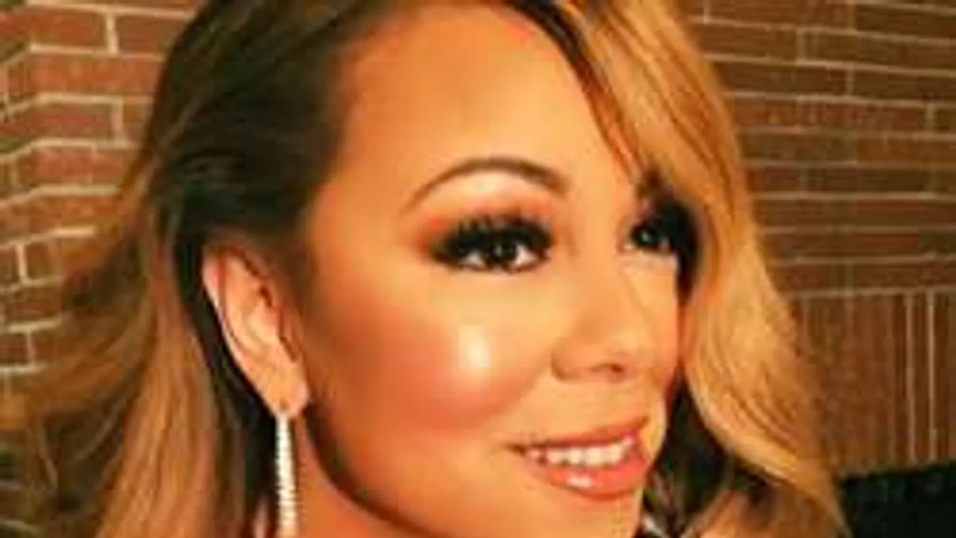 Melltartó nélkül ment piacra a 46 éves sztáranyuka