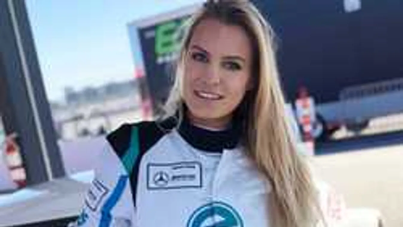 Pucér fotók kerültek elő a Forma-1-be tartó autóversenyző lányról