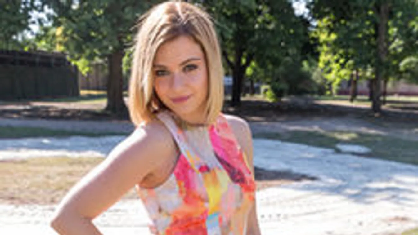 Kínos! - Két számmal nagyobb cipőben botladozott Lola