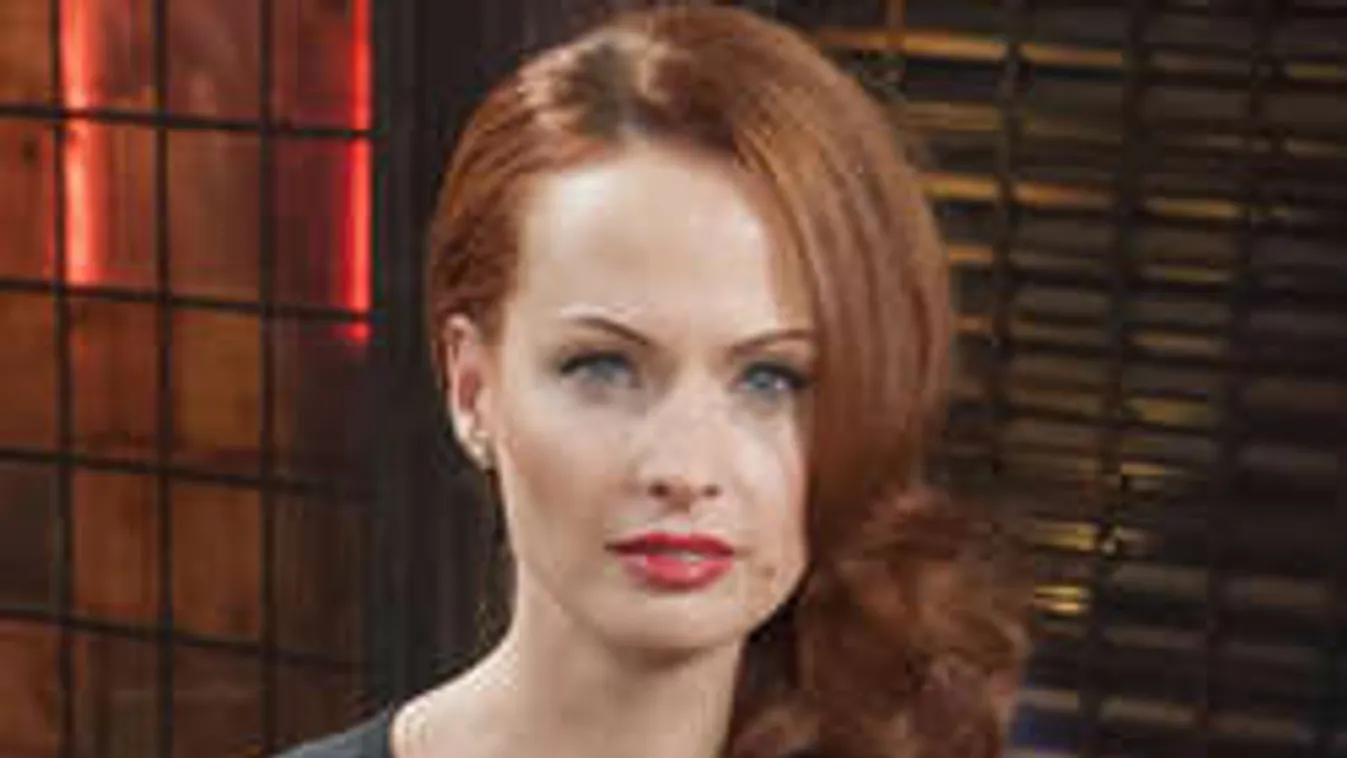 Szexi lánytesók a Balaton-parton: Dobó Kata húgával nyaral