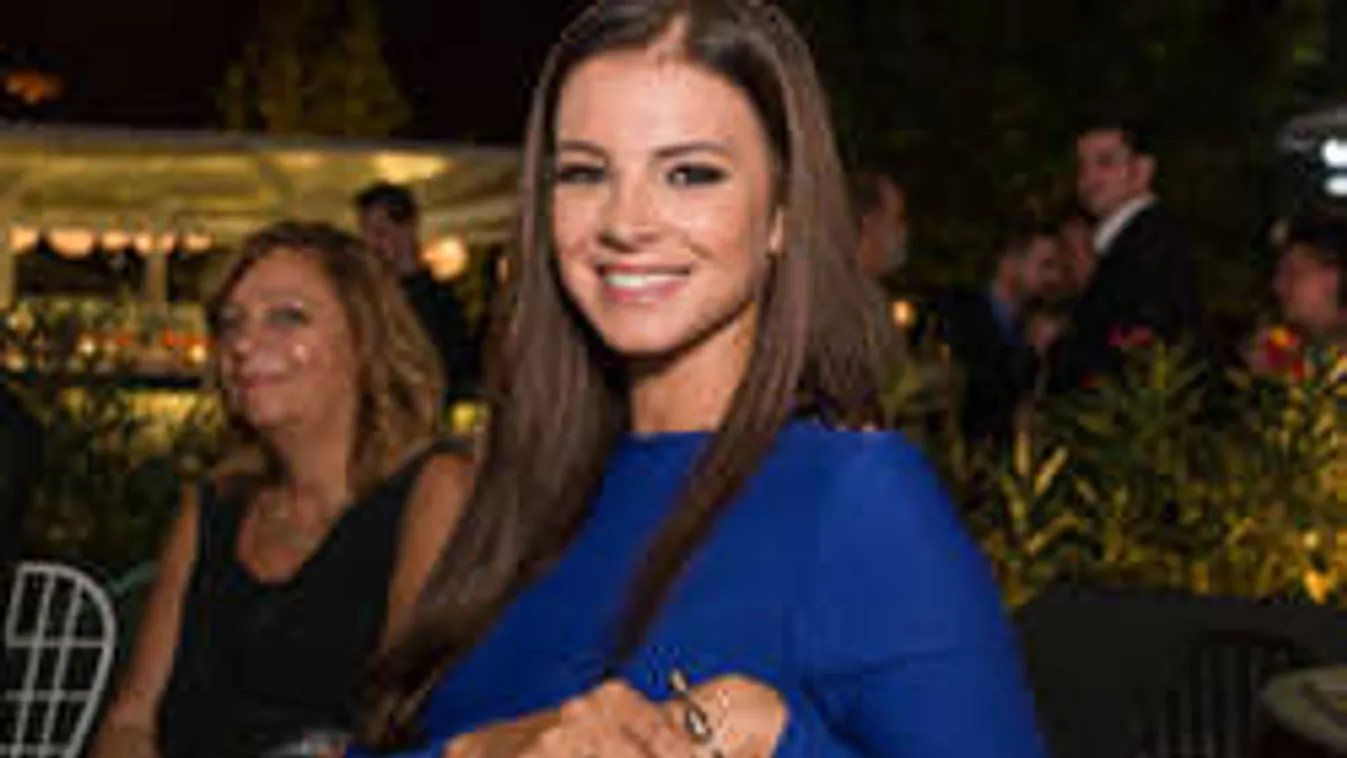 Sarka Kata nem szomorkodik. Hatalmas bulit rendezett!