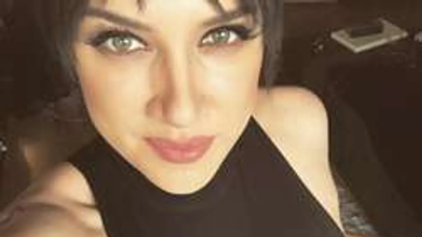 Tóth Gabi hajával takarta el hatalmas melleit