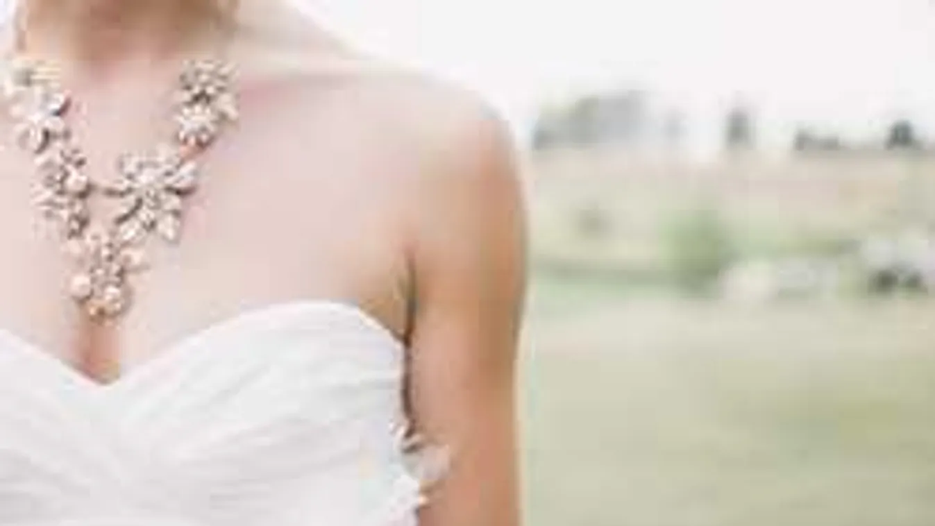 Menyasszonyi ruhájában temették el az esküvője előtt megölt nőt