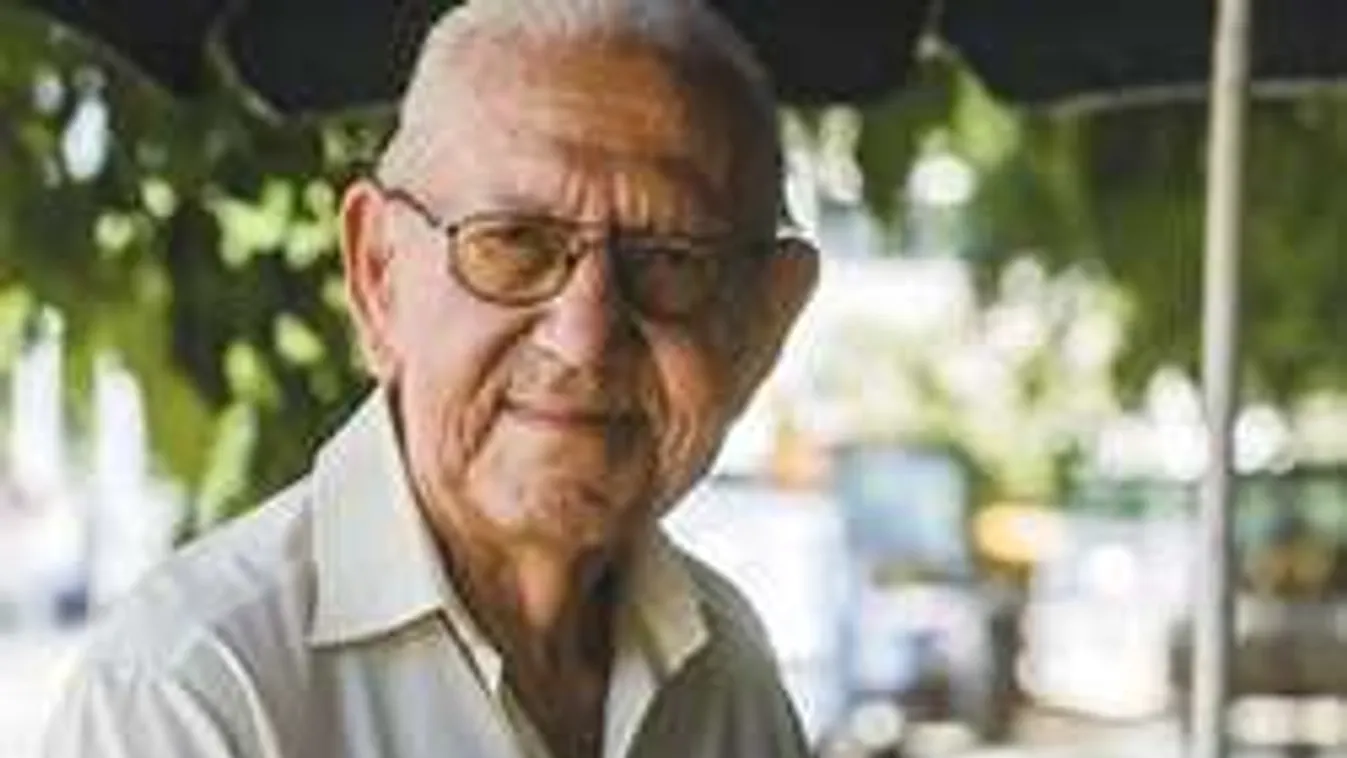 Õ az ország legidősebb egyetemistája! 81 évesen diplomázott