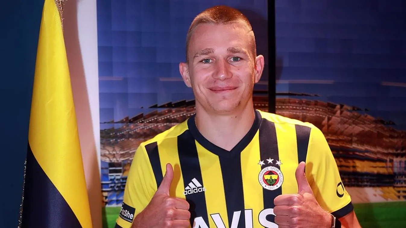 Ijesztő fotó a magyar válogatott focistáról, leesik az állad