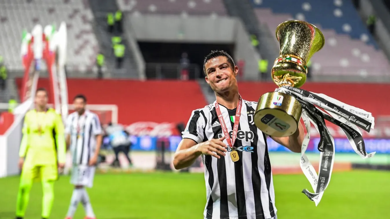 Ez a trófea sem hiányzik már Ronaldo gyűjteményéből