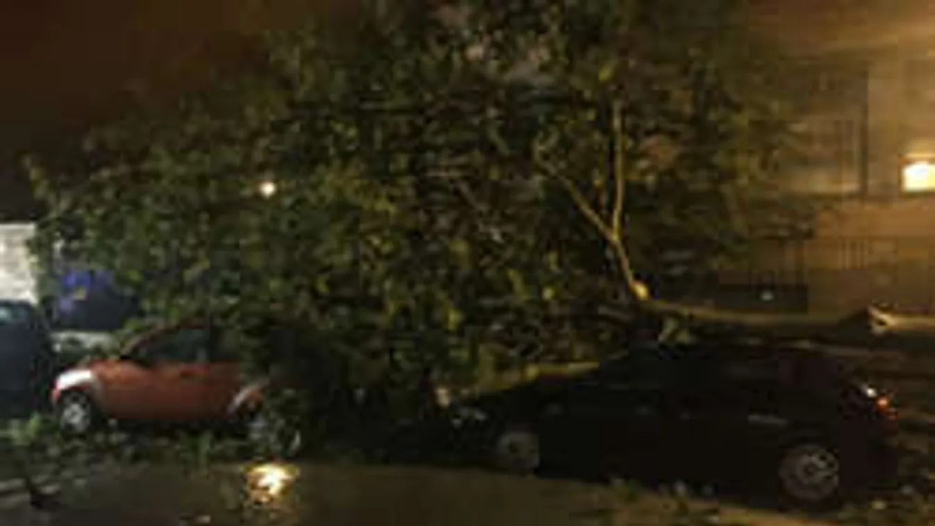 Letépett tetők, lángoló házak - óriási pusztítást végzett a tegnapi vihar