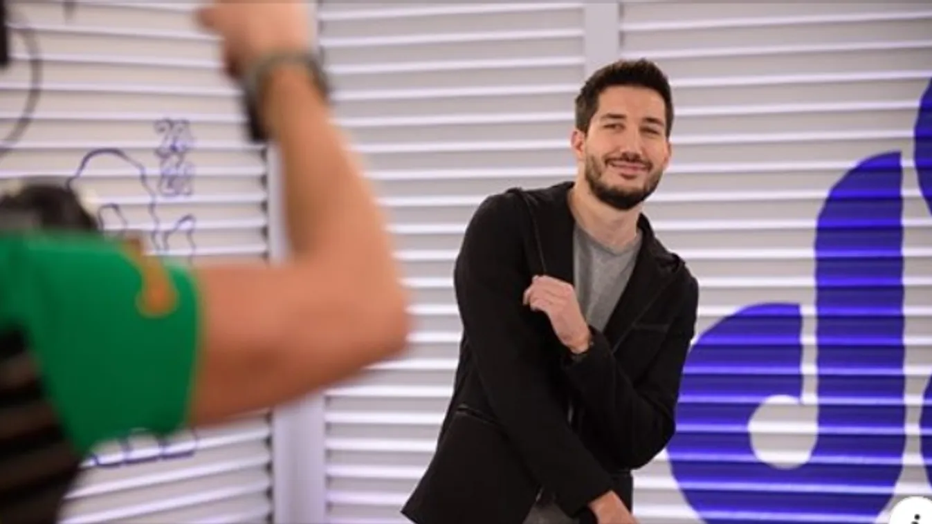 Rossz hírt közölt a magyar énekes