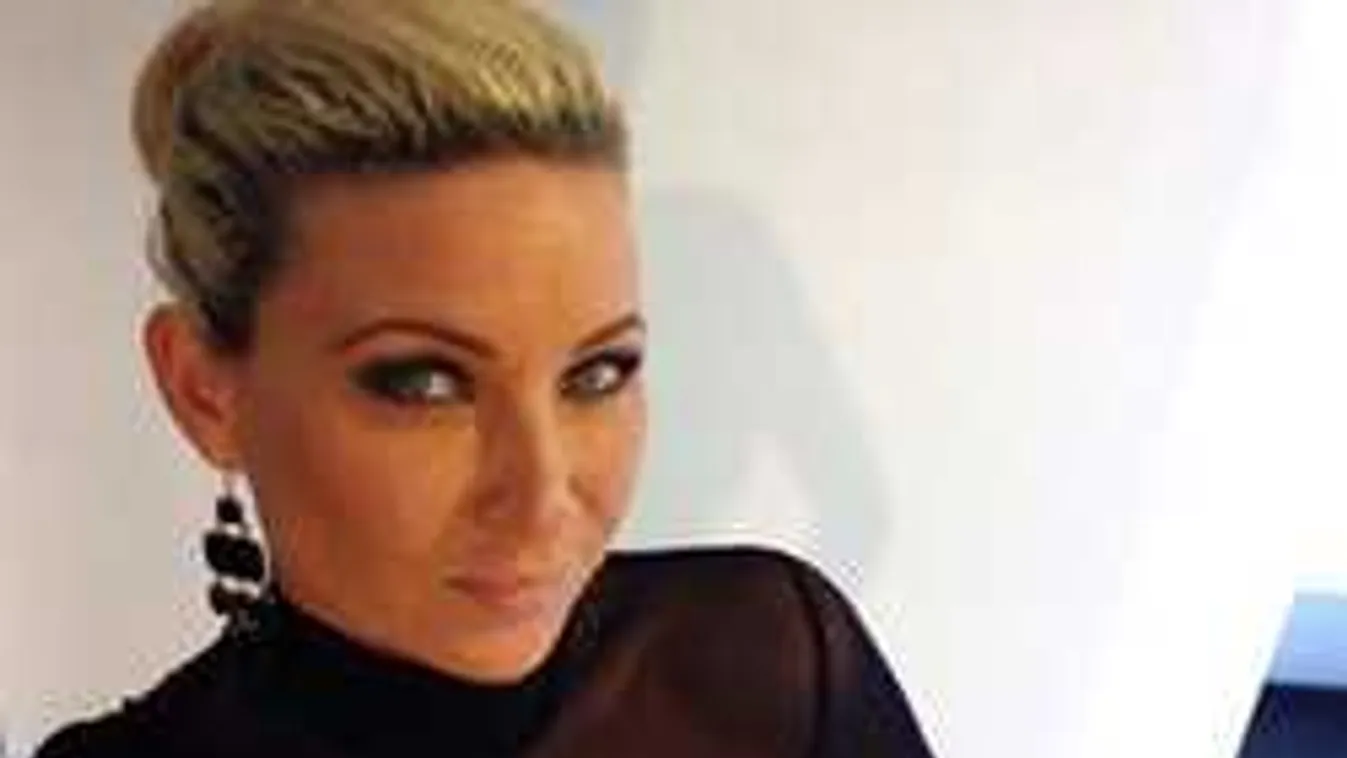 Ez igen! Habzsolja az élvezeteket a magyar színésznő