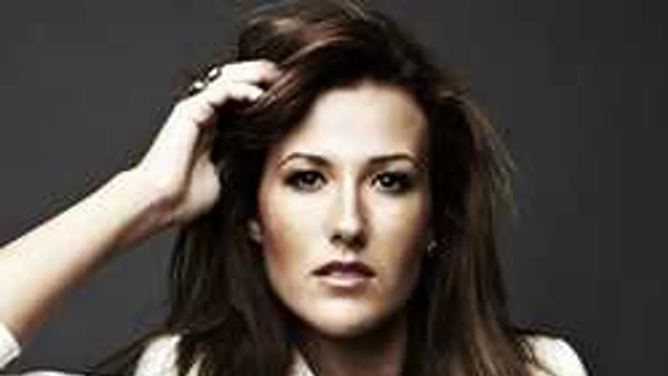 Ámokfutó hajtott Janicsák Veca autójába