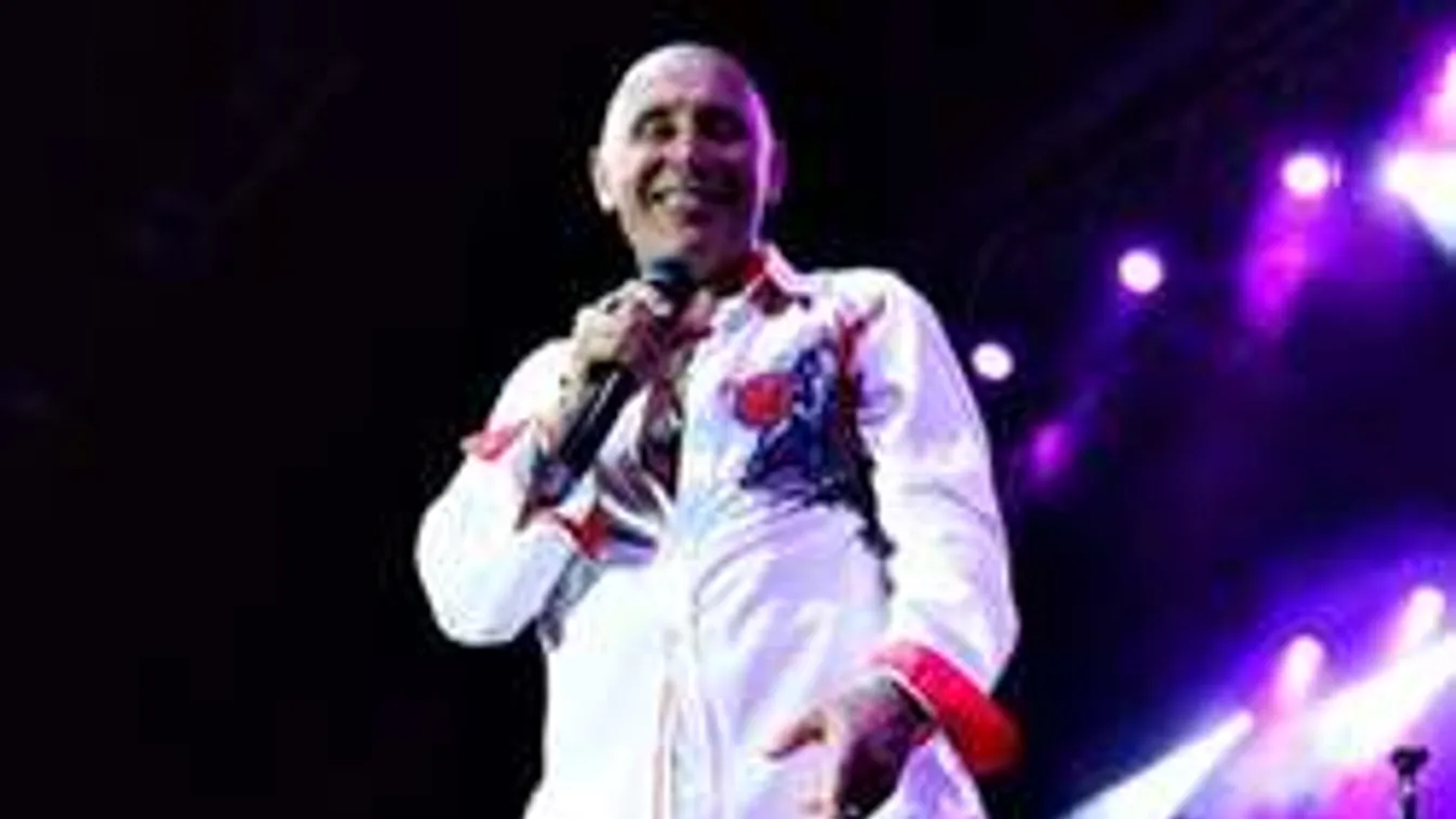 Pataky Attila nagy bejelentésre készül, a zenésztársak is hallgatnak