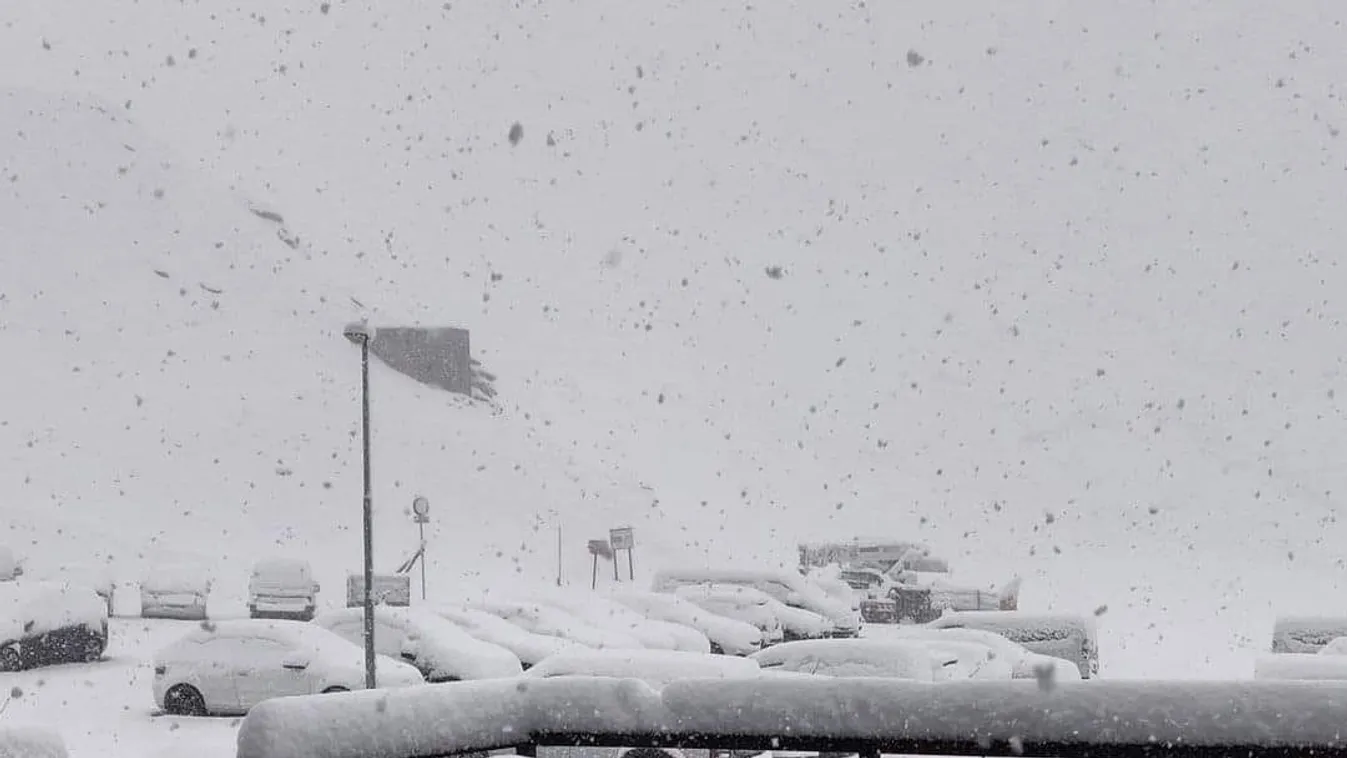 Jön a tél: már ömlik a hó a szomszédos hegyekben – Fotók