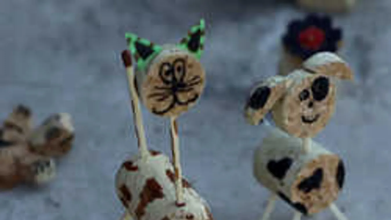 Parafadugóból készít szobrokat a hajléktalan budapesti művész