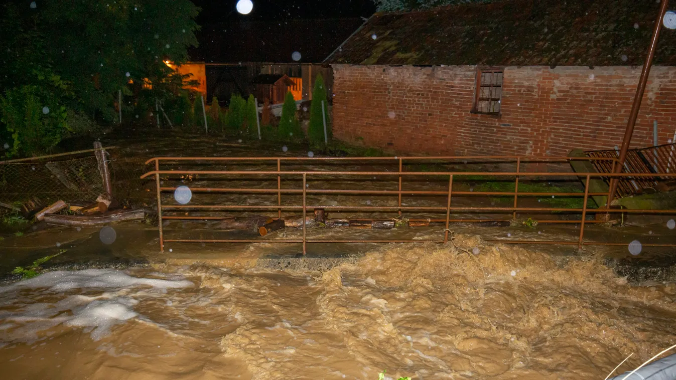 Menekítették a családokat a brutális eső miatt Zalában