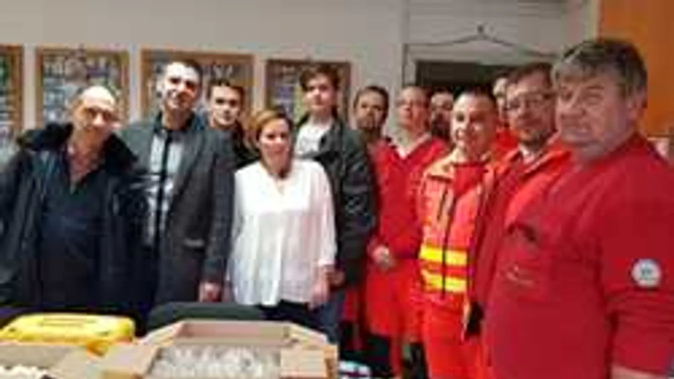 Így köszönték meg a mentősök karácsonyi munkáját