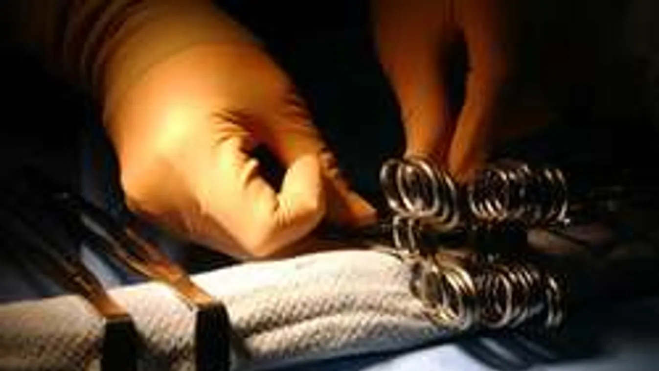 Lázadnak a nők a korrupt magyar orvos ellen