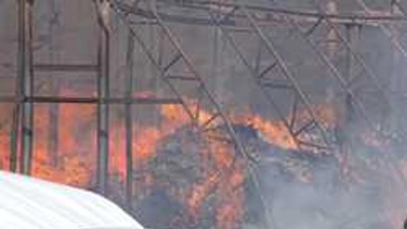 Drámai fotók a balesetről: több méter magasra csaptak a lángok Kiskunfélegyházán