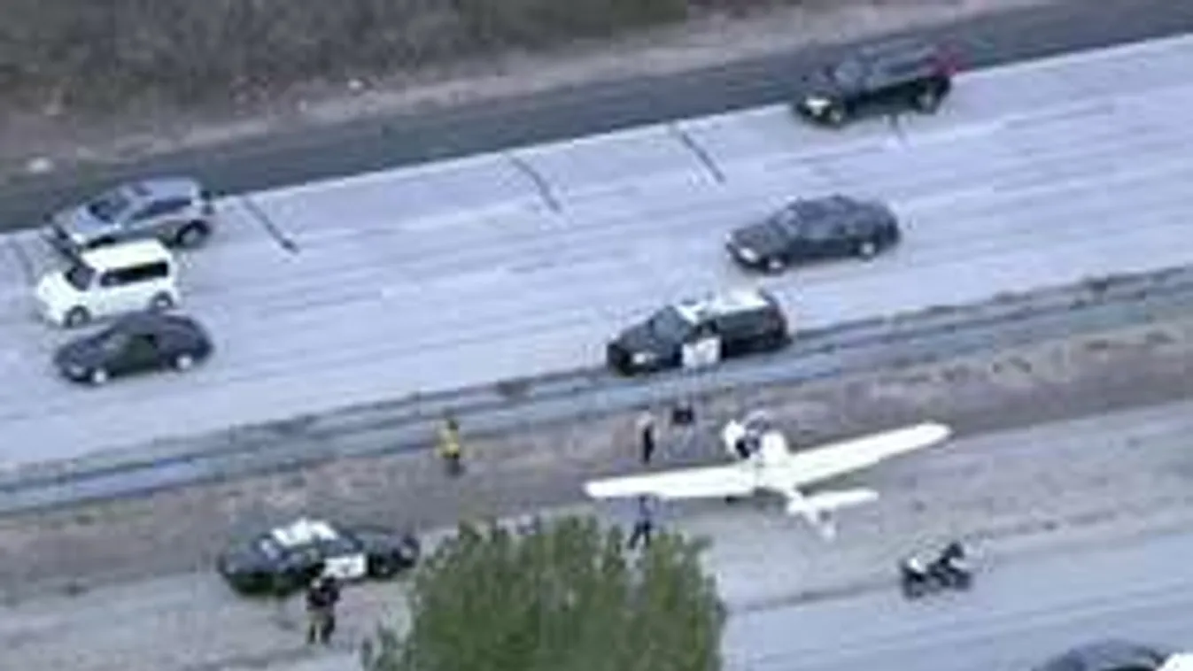 Repülőgép ütközött egy motorossal kényszerleszállás közben!