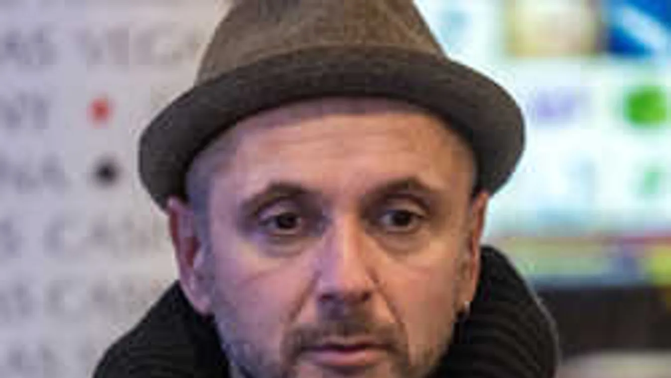 Majka kitálalt Curtisről: így silányult munkakapcsolattá a barátságuk