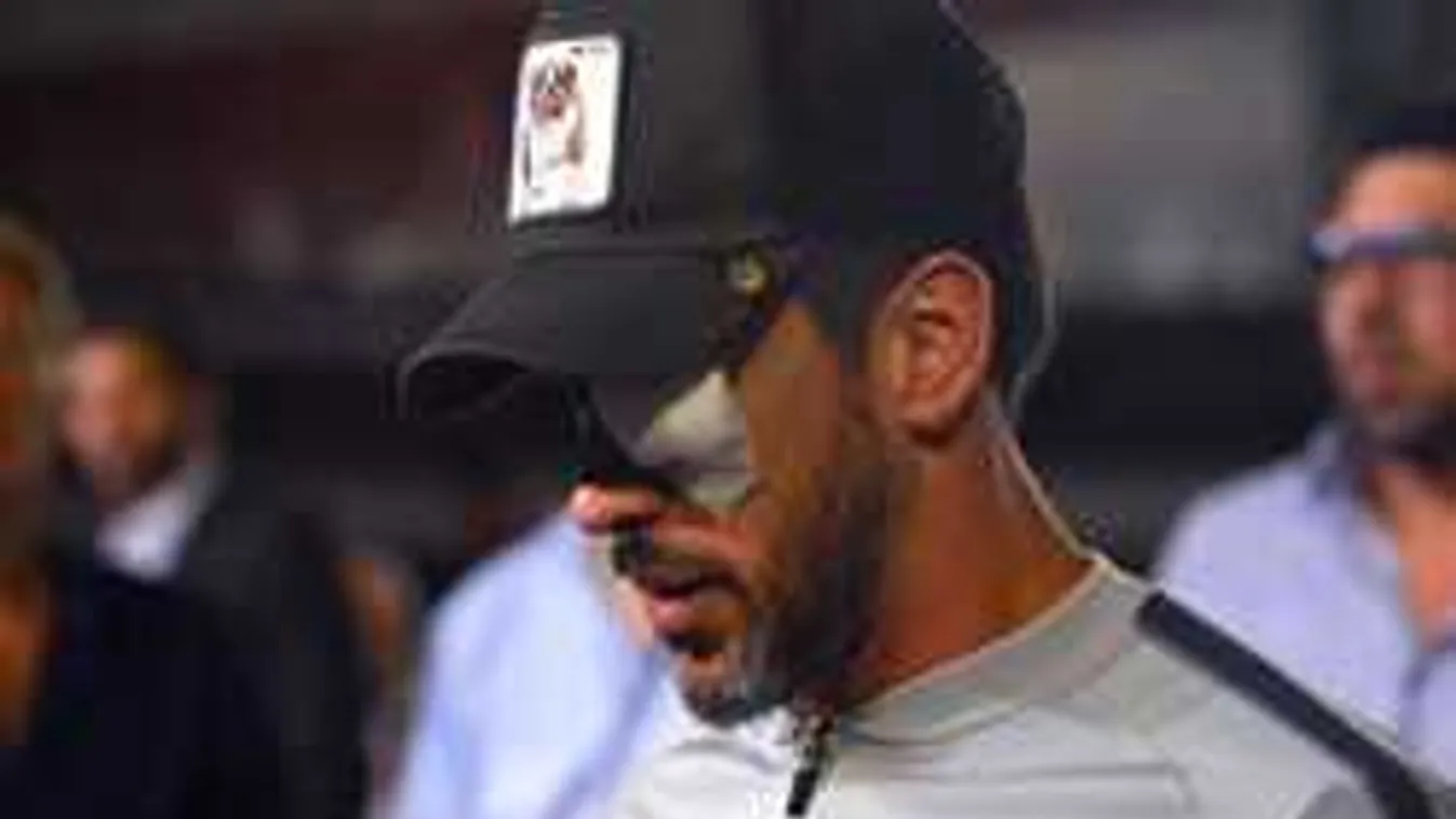 Durva, így támadták meg a szurkolók a sztárcsapat buszát - videó