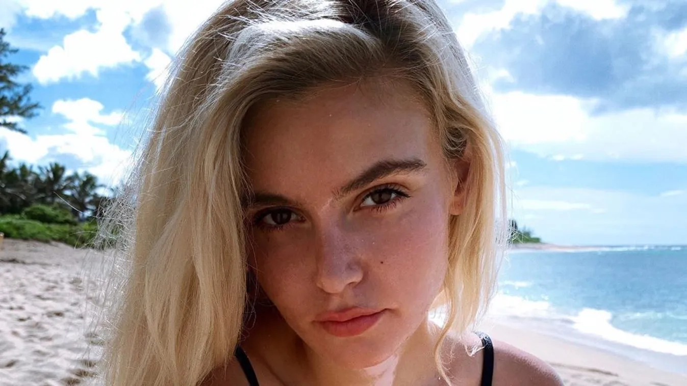 A teraszon fotózták le a meztelenül pózoló almamellű színésznőt