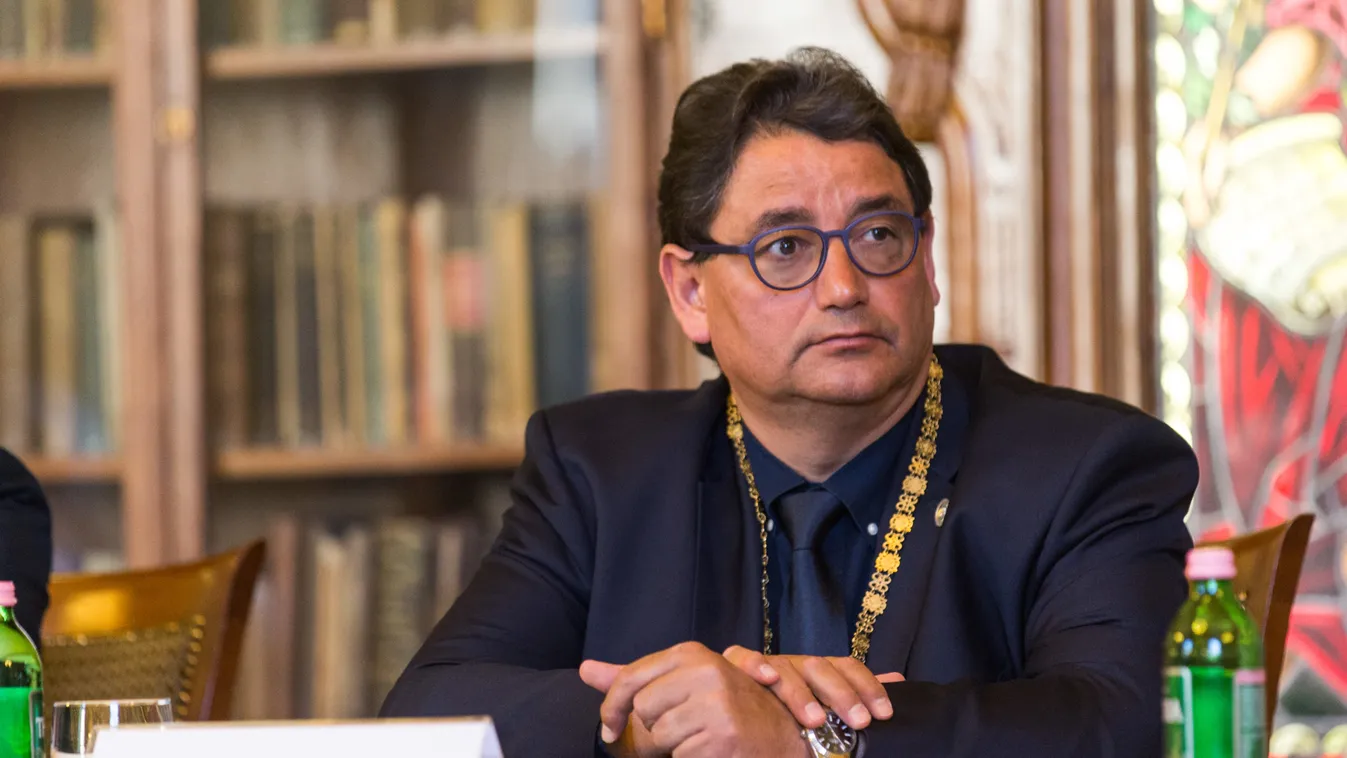 Merkely Béla a brit mutáns vírusra figyelmeztet